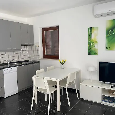 Seaside Holidayhouse , Apartmán *