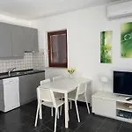 Seaside Holidayhouse , Apartmán *